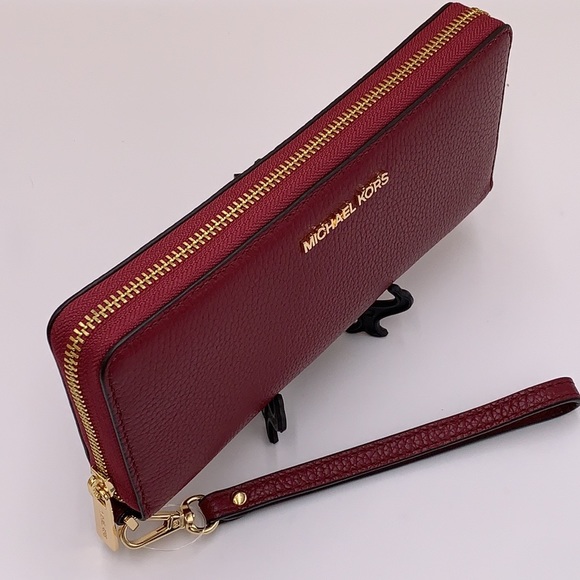 MICHAEL KORS
Leather Continental Wristlet Phone Case Wallet
Oxblood
NWT - Picture 16 of 16